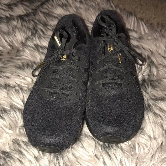 Asics running shoes - Picture 2 of 3